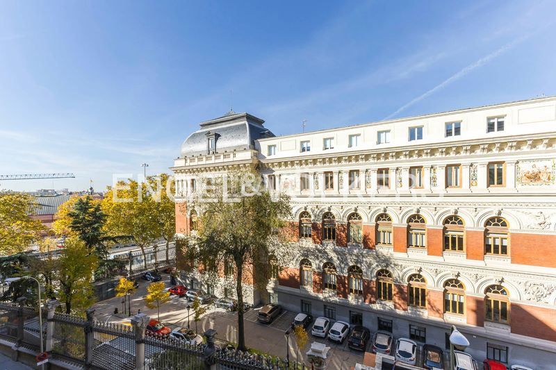 Piso reformado con vistas bonitas en Jerónimos Madrid - Imagen 18