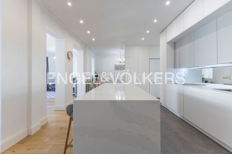 Piso reformado con vistas bonitas en Jerónimos Madrid - Imagen 9