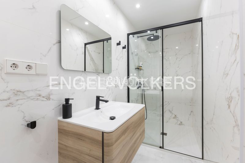 Piso reformado con vistas bonitas en Jerónimos Madrid - Imagen 26