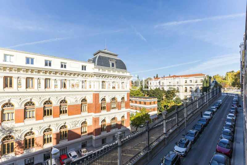 Piso reformado con vistas bonitas en Jerónimos Madrid - Imagen 17