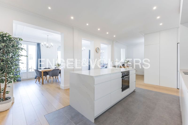 Piso reformado con vistas bonitas en Jerónimos Madrid - Imagen 6