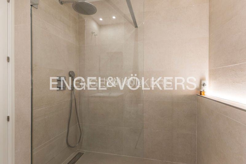 Piso reformado con vistas bonitas en Jerónimos Madrid - Imagen 32