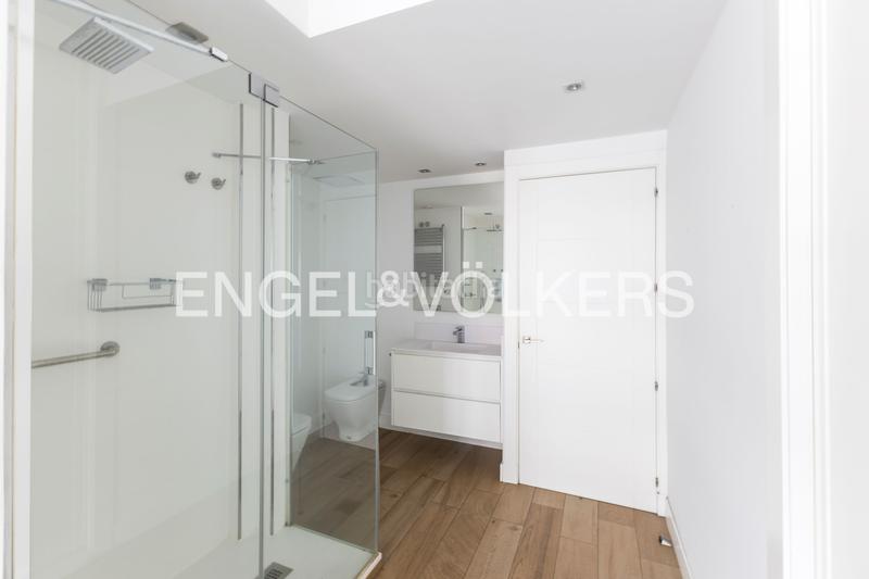 Foto 357e21c6-fe6e-451b-bcec-1c2b353a8a34. Miete appartement mit heizung in El Viso Madrid