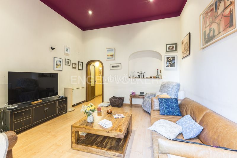 Piso propiedad con balcón y techos de 4 metros en el corazón de malasaña en Madrid - Imagen 4