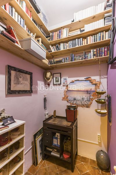 Piso propiedad con balcón y techos de 4 metros en el corazón de malasaña en Madrid - Imagen 20