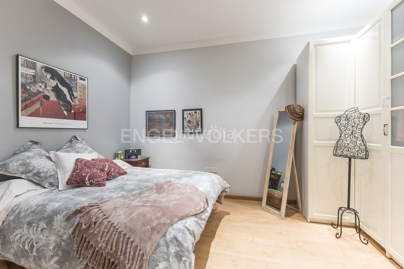 Piso propiedad con balcón y techos de 4 metros en el corazón de malasaña en Madrid - Imagen 17