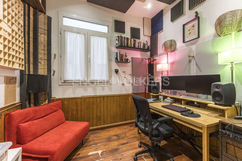 Piso propiedad con balcón y techos de 4 metros en el corazón de malasaña en Madrid - Imagen 21
