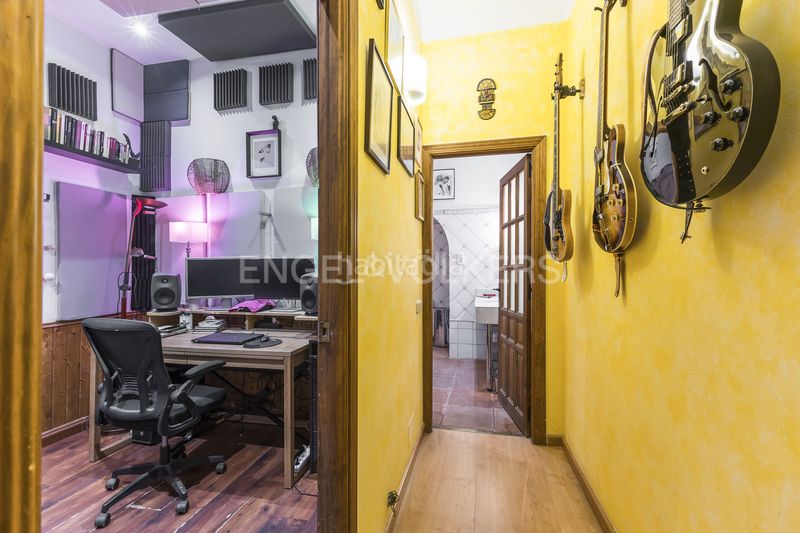 Piso propiedad con balcón y techos de 4 metros en el corazón de malasaña en Madrid - Imagen 22