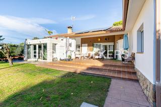 Maison à Pino Alto-Navarredonda. Magnífico chalet en valdemorillo