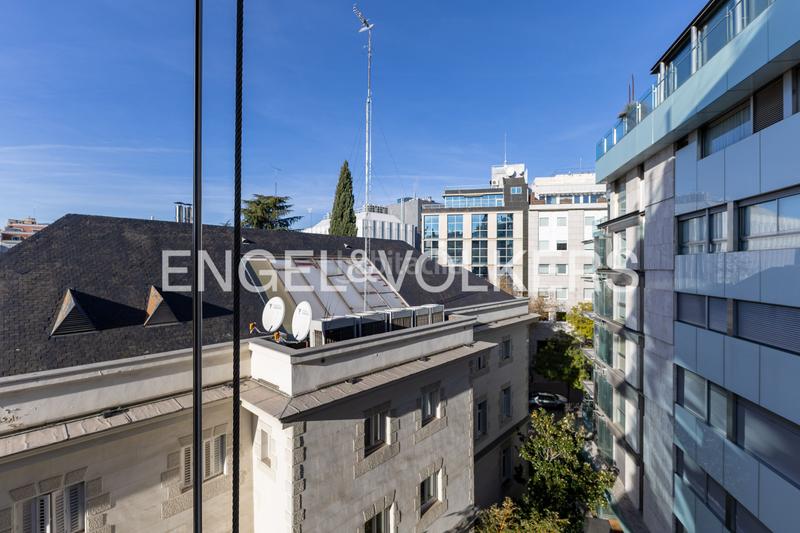 Foto d28231cc-c53b-44d0-81af-00d9741f7d90. Miete appartement mit heizung parking in Castellana Madrid