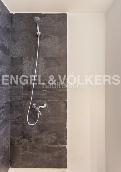 Foto b1f2b438-af74-402e-bd2b-330cddfac1c8. Alquiler apartamento fantastico piso de 2 habitaciones con 2 plazas de garaje en Madrid