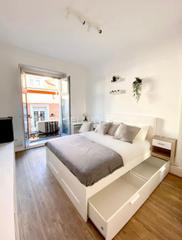 Appartement in Justicia-Chueca. Magnífica inversión en justicia con cuatro balcones y nueve dorm