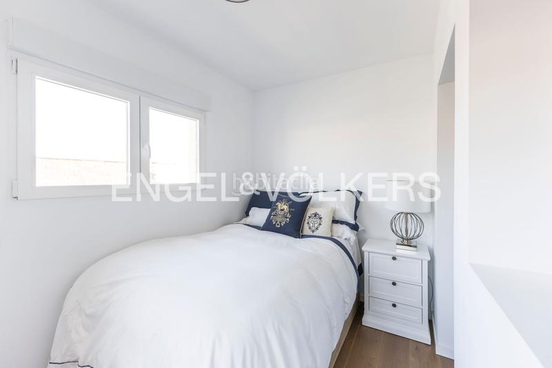 Foto 01026ee5-e136-4123-b19e-430a91a9d7a4. Alquiler apartamento piso reformado con terraza y piscina. en Madrid