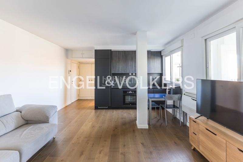 Foto 8241335e-9e05-4745-b1d6-3ccf5998fcd3. Alquiler apartamento piso reformado con terraza y piscina. en Madrid