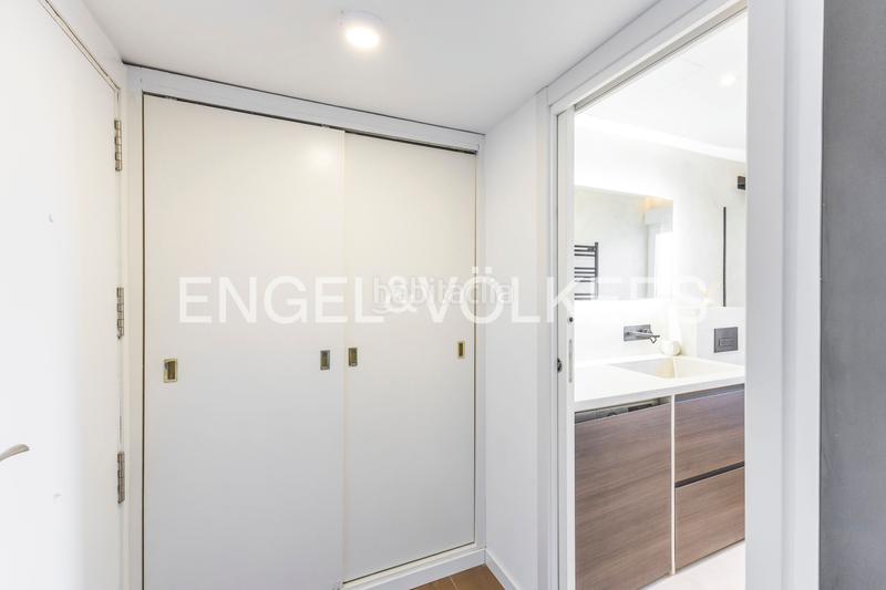 Foto 95a93036-2a60-41f0-b79a-84c9cfe712ca. Alquiler apartamento piso reformado con terraza y piscina. en Madrid