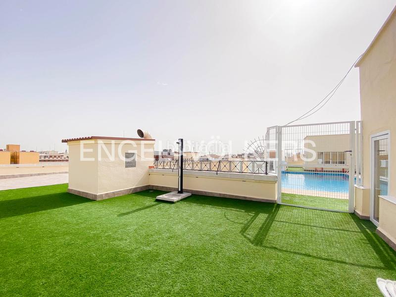 Foto d00af0e6-c14a-4972-b436-478213743760. Alquiler apartamento piso reformado con terraza y piscina. en Madrid