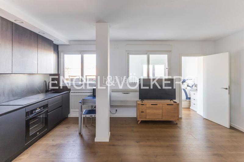 Foto e496b437-7489-49ad-b42b-7a844e95fdd1. Alquiler apartamento piso reformado con terraza y piscina. en Madrid
