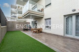 Appartement in Tempranales. Exclusivo piso con jardin privado en tempranales, ss. ss. de los