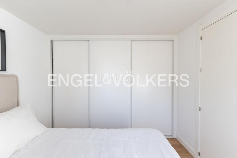 Foto 2c39fd8d-7181-41d7-b64a-b18111bafff5. Alquiler apartamento fantástico piso amueblado junto a la gran vía en Madrid