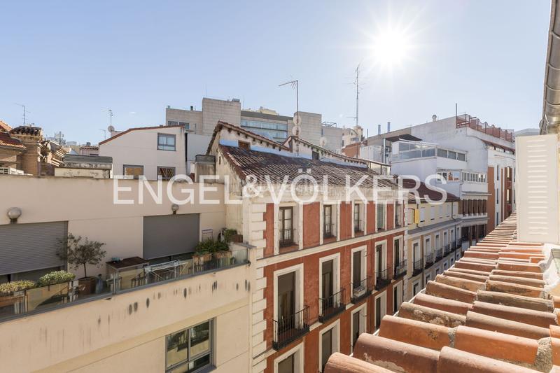 Foto c528d404-2434-470d-8570-228fa71f3c02. Alquiler apartamento fantástico piso amueblado junto a la gran vía en Madrid