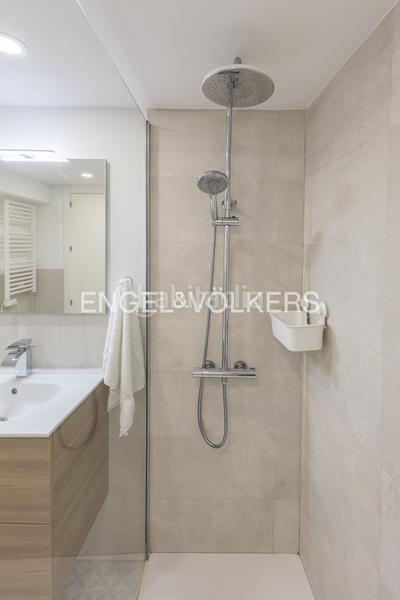 Foto d958daa1-3d28-4a0b-9096-af28a3b3809c. Alquiler apartamento fantástico piso amueblado junto a la gran vía en Madrid