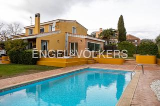 Haus in Valdecabañas. Encantador unifamiliar en valdecabañas