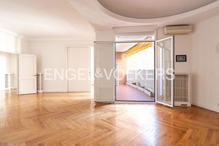 Rent Apartment in Castellana. Luminoso piso exterior con terraza y trastero en barrio salamanc