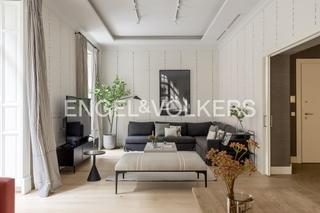 Alquiler Apartamento en Almagro. Lujosa y espectacular vivienda en almagro