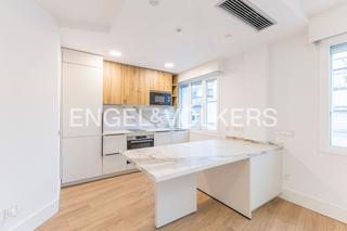 Apartament  Calle de evaristo san miguel. Exclusiva vivienda en esquina en arguelles