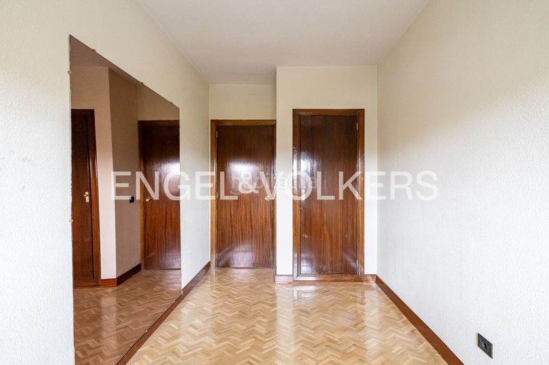 Foto 0091afbd-8619-49ad-8bce-7741737c6dd3. Pis amb calefacció aparcament piscina a San Juan Bautista Madrid