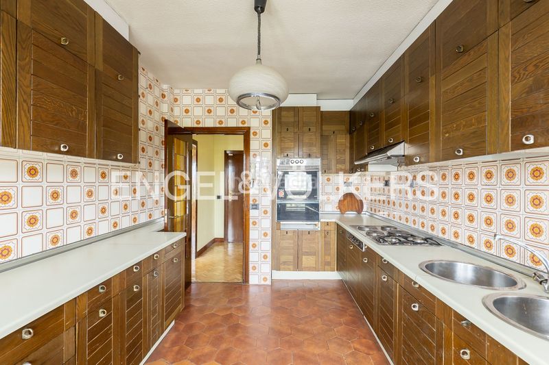 Foto 211be7fb-5f72-42ad-b9c8-b7d10206d777. Pis amb calefacció aparcament piscina a San Juan Bautista Madrid