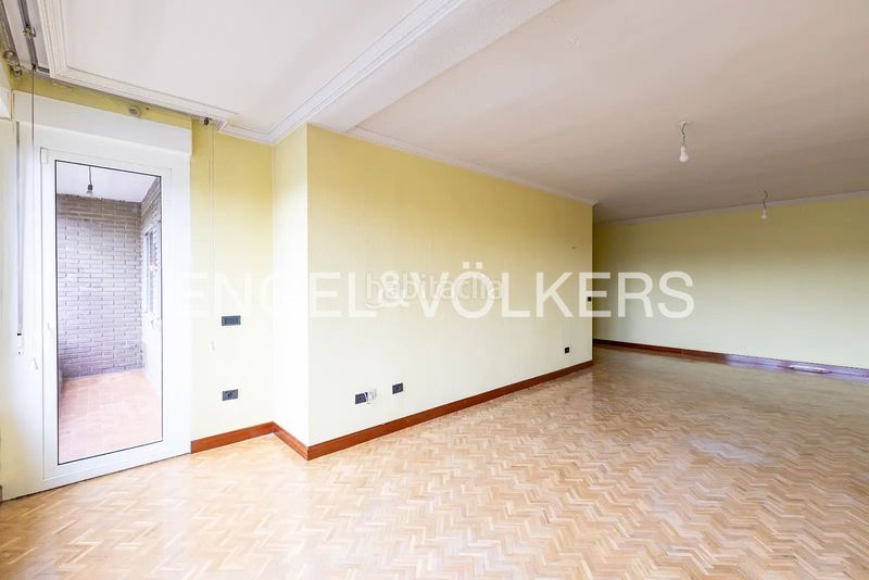 Foto 5e8b05c9-9284-47df-b74a-e2900c8c0e42. Pis amb calefacció aparcament piscina a San Juan Bautista Madrid