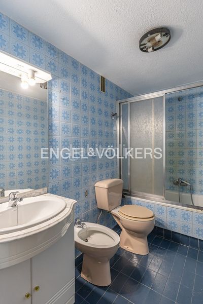 Foto 65ba727a-2b5f-46c0-9018-099fe619fa7b. Pis amb calefacció aparcament piscina a San Juan Bautista Madrid