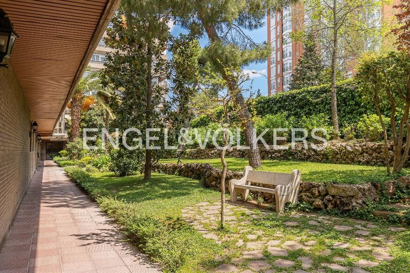 Foto 6c15c5ef-facf-4c8b-9655-3f2af423b1ff. Pis amb calefacció aparcament piscina a San Juan Bautista Madrid