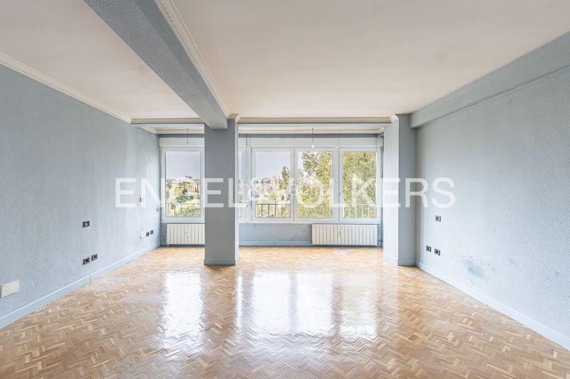 Foto 6c2b5eaa-bbf5-419c-b604-81816ded2867. Pis amb calefacció aparcament piscina a San Juan Bautista Madrid