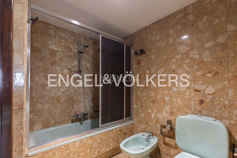 Foto 6e3b21b8-6966-4ce7-b2b9-d05b6728f39f. Pis amb calefacció aparcament piscina a San Juan Bautista Madrid