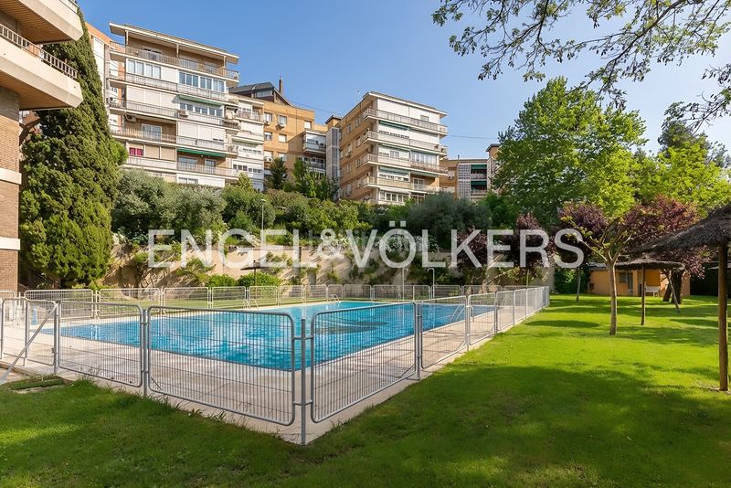 Foto 73f7af93-f3df-4c8a-b8c1-66a15016c0b1. Pis amb calefacció aparcament piscina a San Juan Bautista Madrid