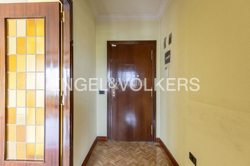 Foto 86c0b174-22c1-465f-9305-e45340a3ea10. Pis amb calefacció aparcament piscina a San Juan Bautista Madrid