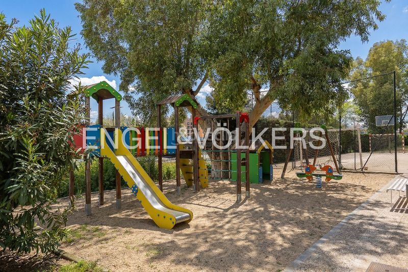 Foto 8cc2b615-0d8d-48d5-ad93-9d96b654ed61. Pis amb calefacció aparcament piscina a San Juan Bautista Madrid