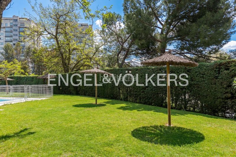 Foto 955d43fa-c06e-4df7-833c-30dbdfe88e90. Pis amb calefacció aparcament piscina a San Juan Bautista Madrid