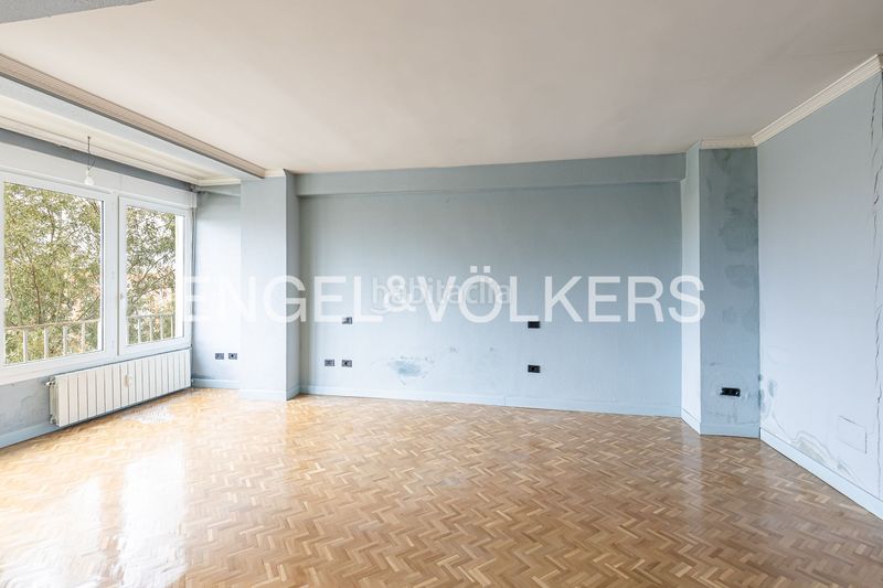 Foto 96d61edc-509c-49ef-a0f2-6af5657214c2. Pis amb calefacció aparcament piscina a San Juan Bautista Madrid