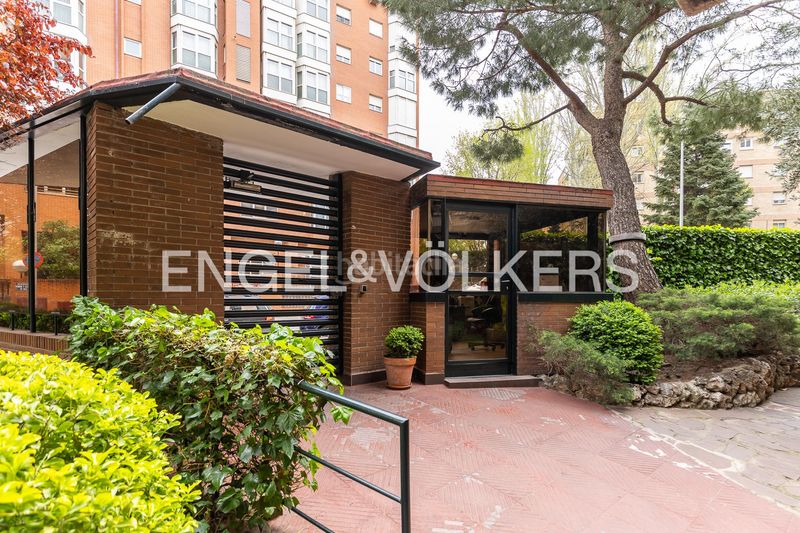 Foto 96fbedd2-42d5-45a9-922d-1f09b4bede91. Pis amb calefacció aparcament piscina a San Juan Bautista Madrid