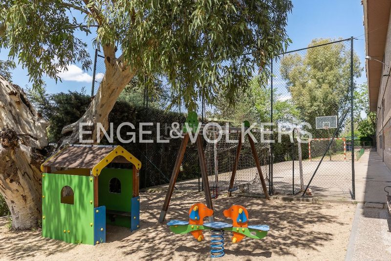 Foto a00274ac-e213-4e5d-b955-6cef0402fb4a. Pis amb calefacció aparcament piscina a San Juan Bautista Madrid