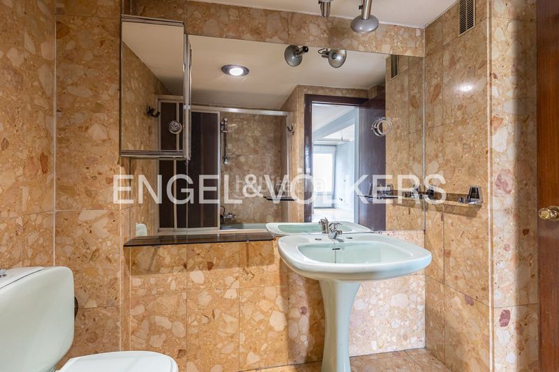 Foto b45f5ec1-7092-4d60-9e94-6b47587854f0. Pis amb calefacció aparcament piscina a San Juan Bautista Madrid