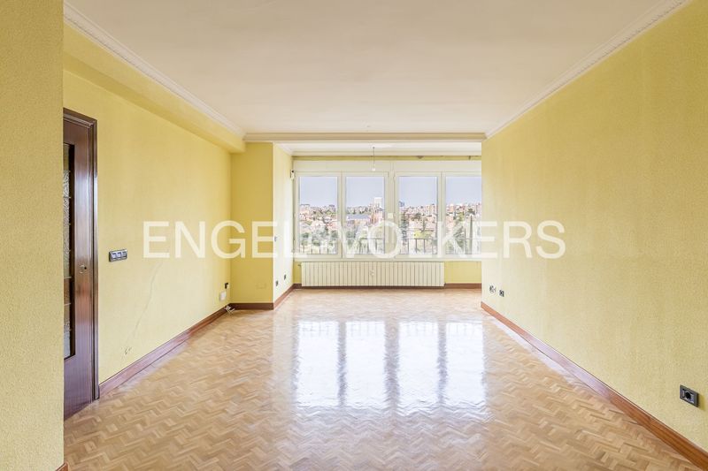 Foto b70e08e3-2144-4bf9-9658-29f117d654bc. Pis amb calefacció aparcament piscina a San Juan Bautista Madrid