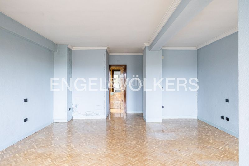 Foto fb8cc3cd-0d56-463d-872c-b4598f5f85f0. Pis amb calefacció aparcament piscina a San Juan Bautista Madrid