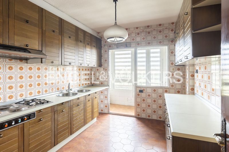 Foto fcab16bd-ff66-46e2-8a77-0a2ed43bf842. Pis amb calefacció aparcament piscina a San Juan Bautista Madrid