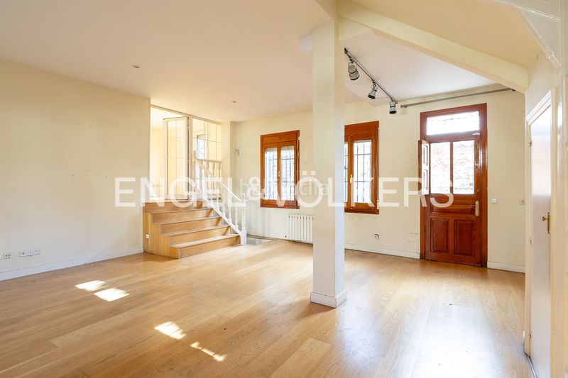 Foto 1836f5bc-4428-47db-8706-a8399abea043. Casa adossada amb calefacció a Hispanoamérica-Bernabéu Madrid
