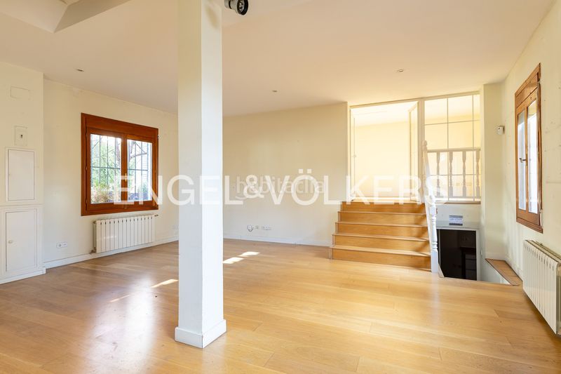 Foto 512483a0-ae1e-475b-86d2-bb77da9da9ac. Casa adossada amb calefacció a Hispanoamérica-Bernabéu Madrid