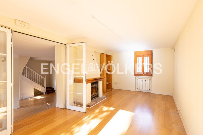 Foto 5ab493b9-aa58-4524-a8b0-1fcb3361489f. Casa adossada amb calefacció a Hispanoamérica-Bernabéu Madrid